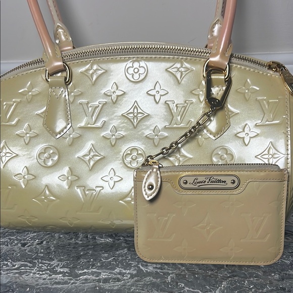 Louis Vuitton Vernis Handbag - Picture 14 of 15